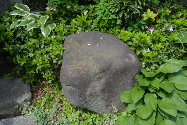 重くて動かせない庭石のお悩み